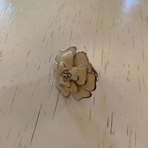 Stella & Dot Silver and White Flower Ring